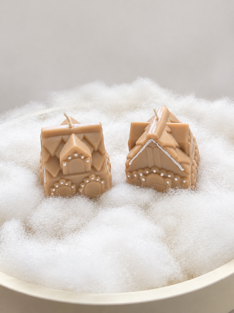 candela gingerbread house